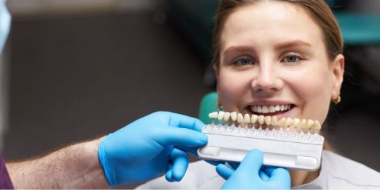 How To Get A Smile Makeover With Dental Veneers?